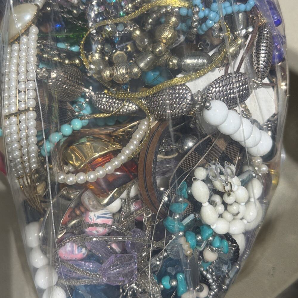 Jewelry Lot Craft Junk Harvest Wearable Mix 4 lbs - Picture 5 of 10